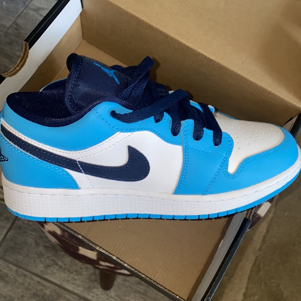 Air Jordan 1 Low Powder Blue LIKE NEW - Picture 5 of 11